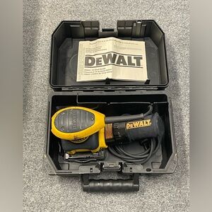 DEWALT Corded Detail Sander in Yellow and Black